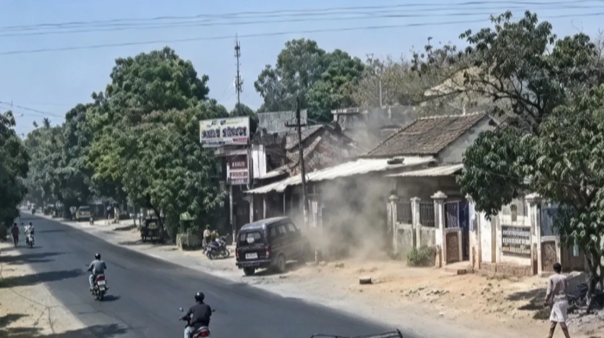 Niat Pulang Sambang Ortu, Satu Keluarga di Nganjuk Dihantam Mobil Carry, Ayah Kritis, Balita Luka Kepala