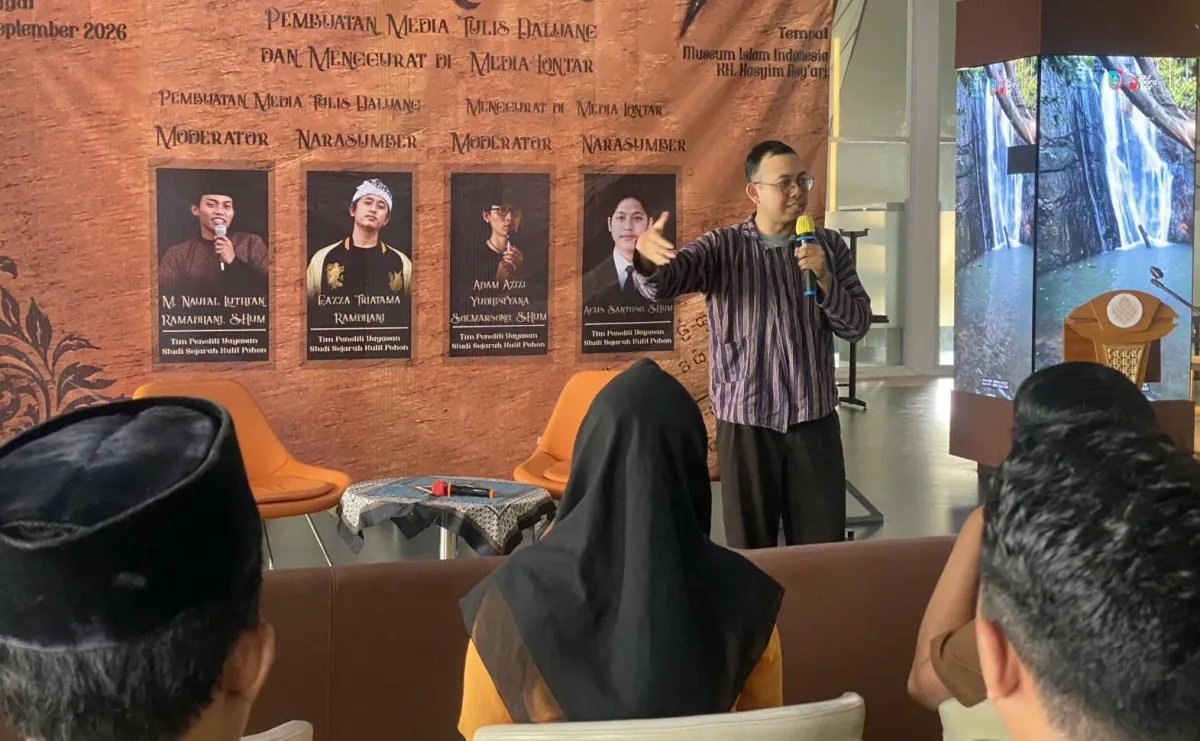 Menggali Jejak Literasi Kuno, Generasi Muda Belajar Bikin Daluang dan Menggurat Lontar di MINHA Tebuireng Jombang