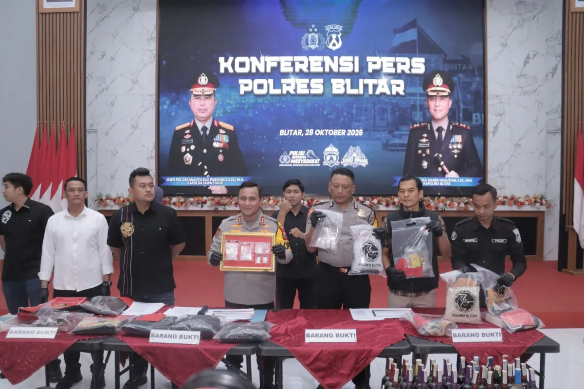 Libas Jaringan Narkoba, Polres Blitar Ringkus 8 Tersangka dan Sita Ratusan Gram Sabu