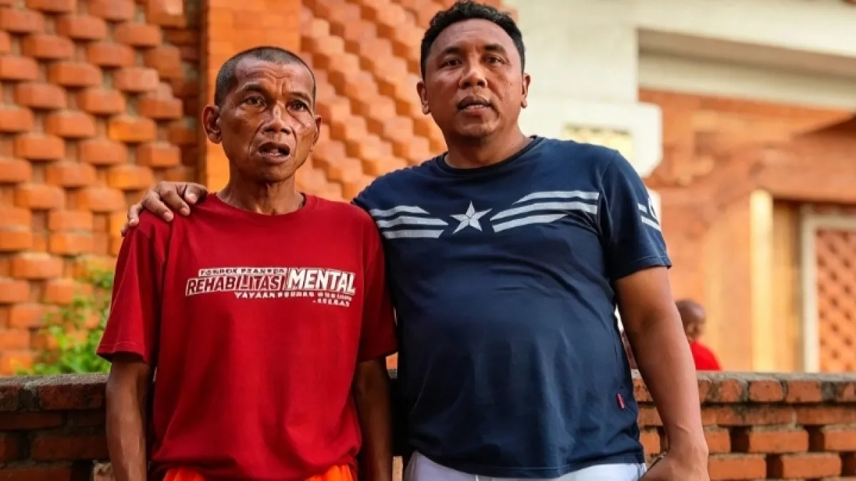 Viral.! Temukan Warga Nganjuk Telantar, Pak Purnomo Polisi Baik Minta Keluarga dan Pemkab Segera Merespons