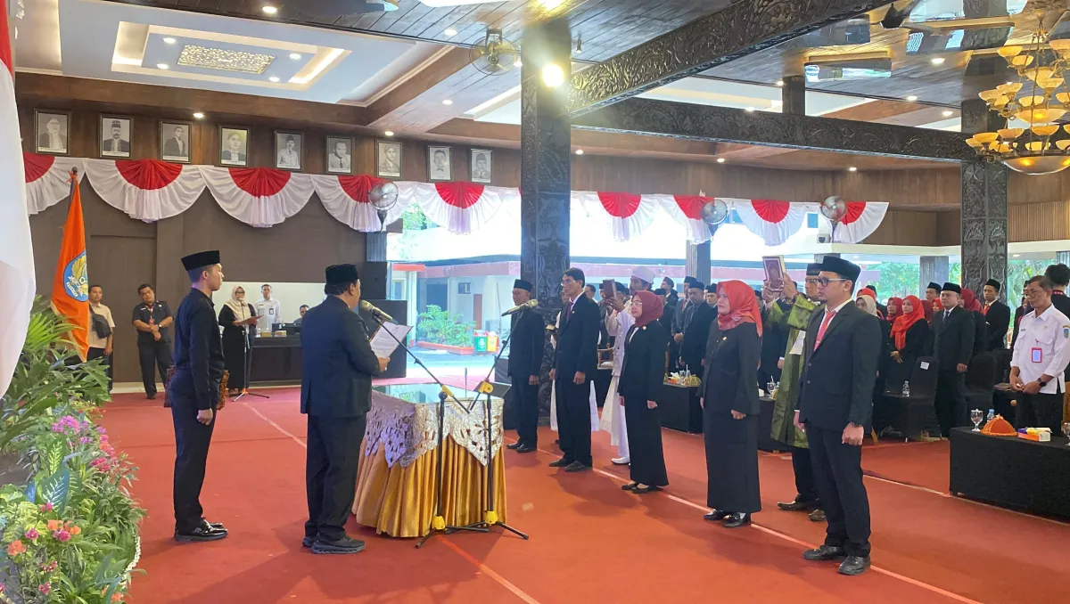 Lantik 103 Pejabat Baru, Bupati Marhaen Tegaskan Pelayanan Publik Harus Nomor Satu