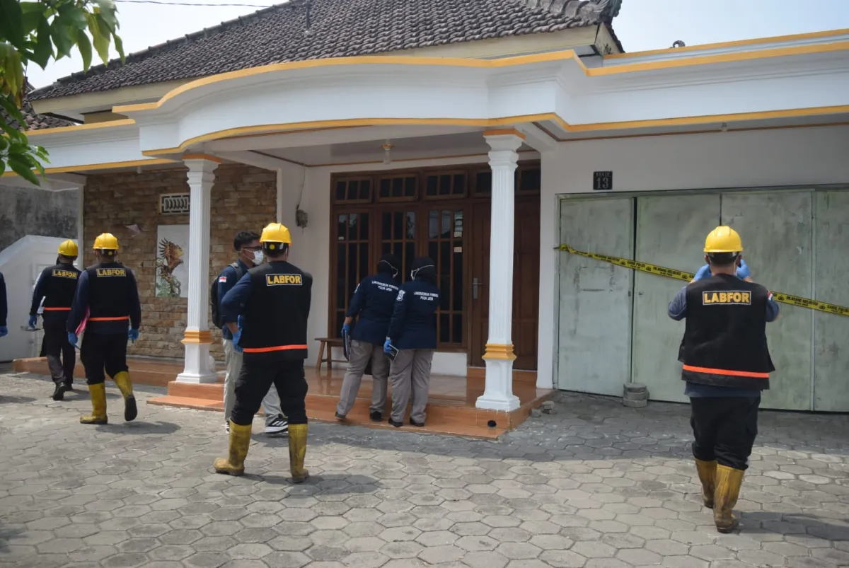 Ungkap Tabir Pembunuhan Sadis Ibu Anak di Madiun, Tim Labfor Sisir Rumah Lokasi Korban Dibakar, Dicacah Lalu Dibuang