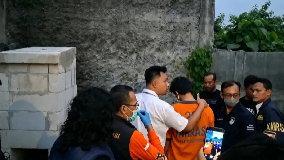 Pra Rekonstruksi Pembunuhan Sadis Ibu & Anak di Madiun, Tersangka Peragakan 48 Adegan