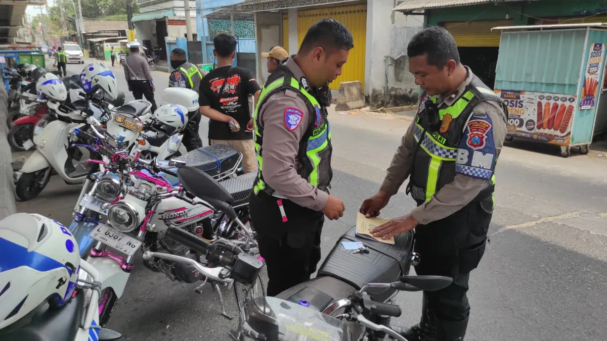 Satu Jam Gelar Operasi Patuh Semeru 2026, 18 Pemotor Langsung "Disemprit" Satlantas Polres Jombang