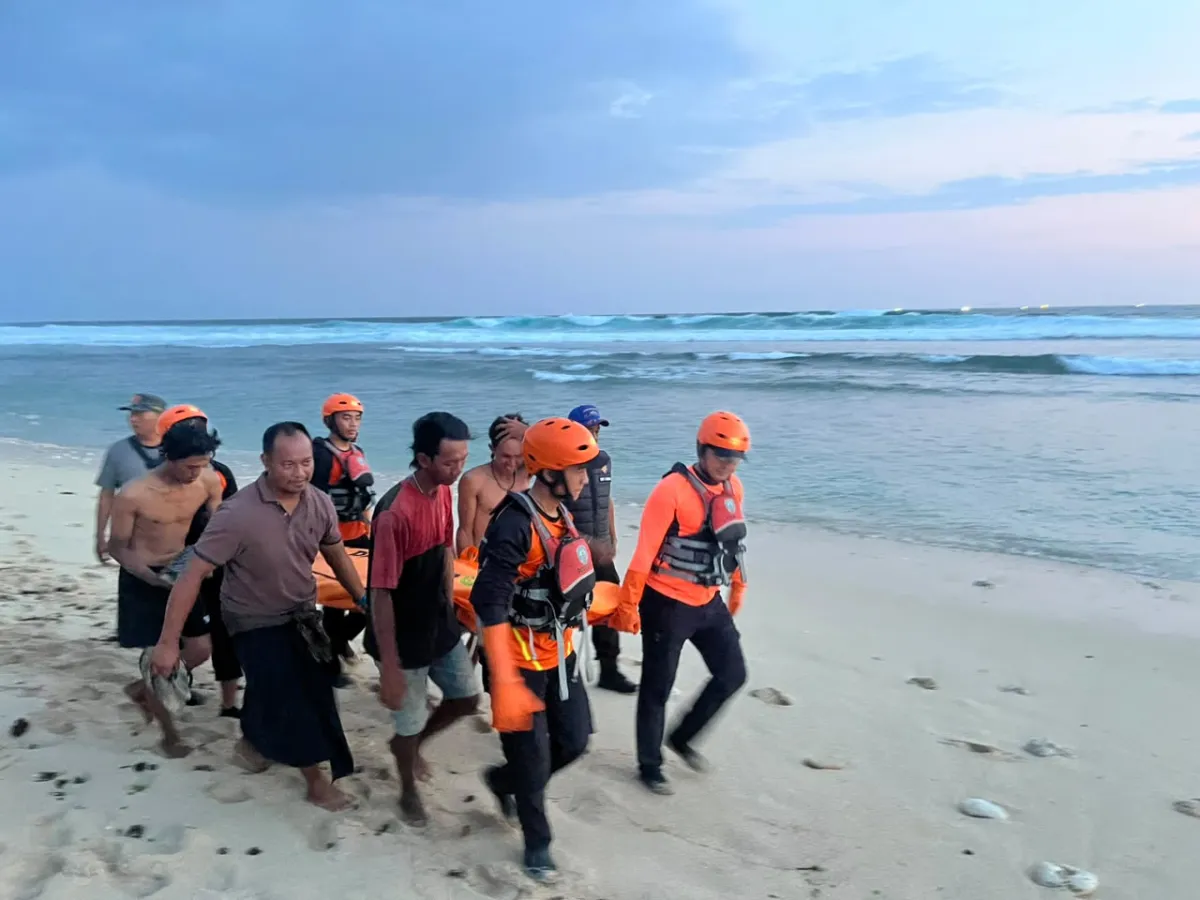 WNA Perempuan Tanpa Identitas Ditemukan Tewas di Pantai Nyang-Nyang, Tim SAR Gabungan Gerak Cepat Lakukan Evakuasi 
