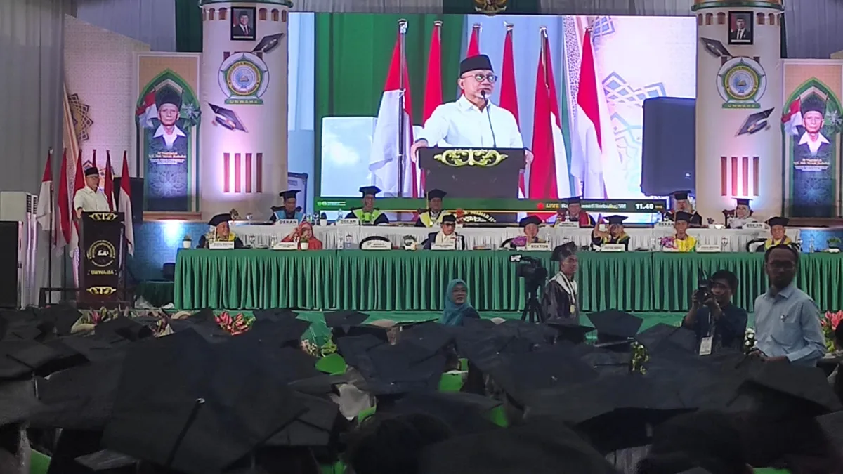 Hadir di Wisuda UNWAHA Tambakberas, Zulhas Curhat : Dari Penjaga Warung hingga Menko Pangan