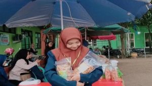 KKN-T Mahasiswa Unesa Pamerkan UMKM Kelurahan Mangundikaran, Nganjuk