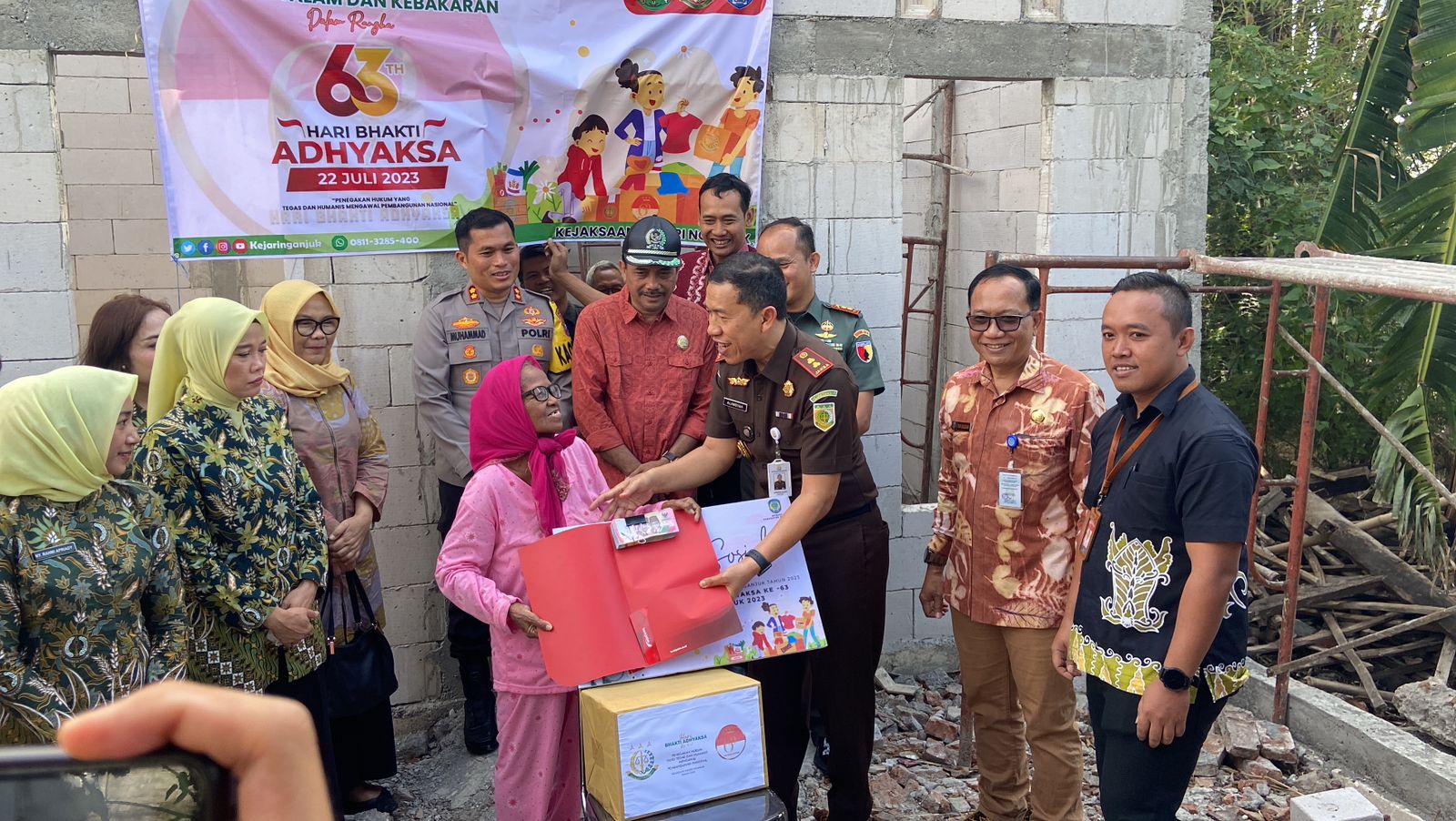 Penerimaan bantuan rumah korban puting beliung bulan April 