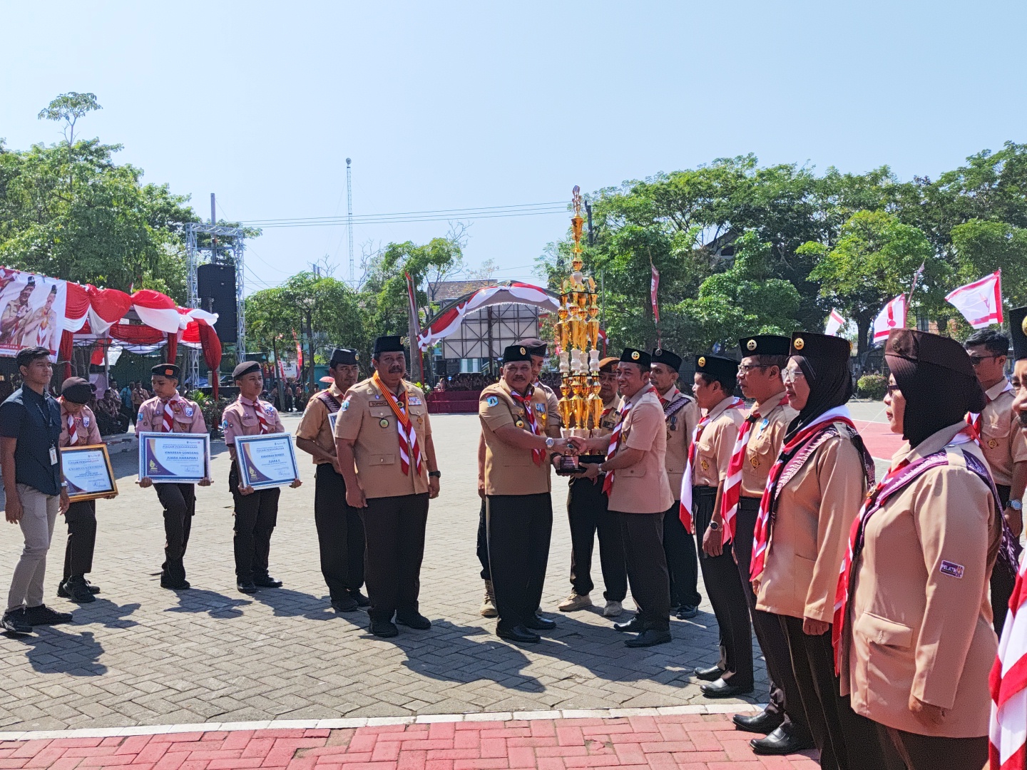 Penerimaan juara lomba Estafet Tunas Kelapa Anjuk Ladang