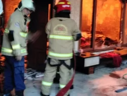 Kebakaran Rumah di Dupak Baru Surabaya