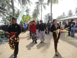 Mas Ipin ingatkan pentingnya jaga kebersihan pantai wisata di Trenggalek