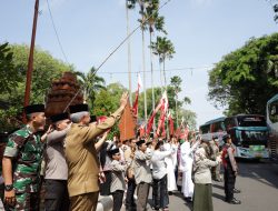 Dandim Nganjuk Bersama Forkopimda Berangkatkan 713 Calon Jemaah Haji