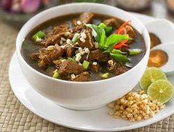 Rekomendasi Kuliner Legendaris Rawon Bik Ati Legenda Kuliner Banyuwangi yang Menggoyang Lidah Sejak 1948!