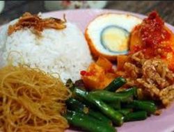 Nasi Gurih Pocanan Bu Kuncoro Kuliner Legendaris di Kediri