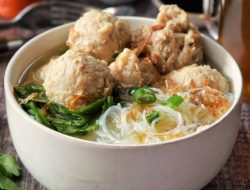 Bakso Damas Rekomendasi Bakso Jumbo yang Lengkap di Suhat Malang!