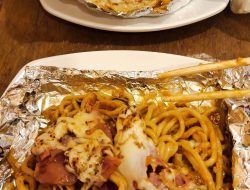 Sensasi Kuliner Rice Bowl dan Mie Bakar yang Tak Terlupakan di Ayam Djoeprek Kediri