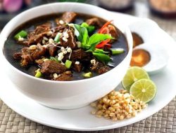 Rawon Pak Ramelan Kuliner Rawon Legendaris di Depan Mall Dinoyo City, Malang!