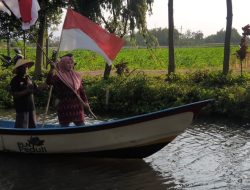 Unik Petani Desa Betet Upacara di Atas Perahu Wisata Tani