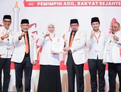 Menerima Formulir Persetujuan B1 KWK dari PKS, Khofifah Indar Parawansa dan Emil Dardak Siap Bertarung dalam Pilgub Jatim 2024