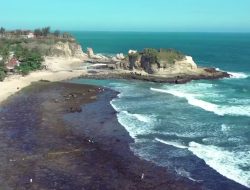 Pantai Klayar Pacitan Ada Karang Raksasa dan Semburan Air Ajaib