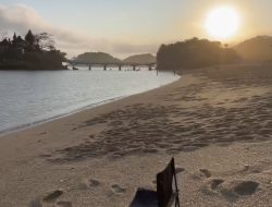 Tidak Perlu Jauh ke Bali, Pantai Balekambang Malang Tanah Lot-nya Jawa Timur yang Bikin Terpesona!