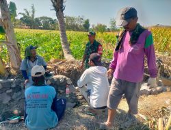 Menjalin Hubungan Dan Komunikasi Yang Baik Babinsa Koramil 20 Ngluyu Komsos Dengan Masyarakat