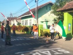 Babinsa Tanjunganom Dampingi Kegiatan Jalan Santai Dalam Rangka Meriahkan HUT RI Ke-79.