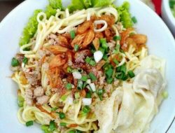 Mencicipi Cwie Mie Murah Meriah di Burengan Kediri