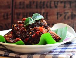 Resep Sambal Paru ala Devina Hermawan Rahasia Makan Malam Spesial yang Pedas, Lezat, dan Bergizi!