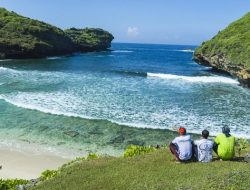 Liburan Tak Terlupakan di Pantai Srau Pacitan