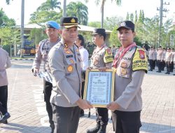 Kapolres Nganjuk Beri Penghargaan 3 Anggota Polsek yang Sigap Membantu Ungkap Kasus
