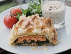 Resep Salmon Puff Pastry ala Chef Devina Hermawan Nikmati Kelezatan Mewah di Rumah