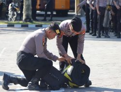 Polres Nganjuk menggelar latihan penyegaran kompi pengendalian massa Dalmas