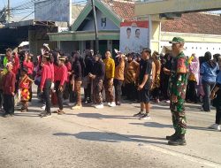 Babinsa Koramil 0810/03 Loceret Bersama Warga Desa Mungkung Semarakan Jalan Santai HUT Ke -79 Kemerdekaan RI