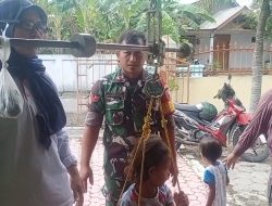 Wujudkan Balita Sehat, Babinsa Bagor Dampingi Petugas Berikan Layanan Posyandu