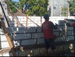 Tingkatkan Kepedulian Dan Kebersamaan Antar Sesama Babinsa Bantu Rehab Rumah Di wilayah Binaan.