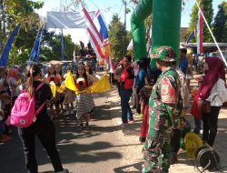 Dalam Rangka Pawai Karnaval HUT RI Ke 79 Babinsa Ngetos Serka Langgeng Melaksanakan Pengamanan