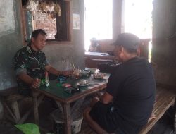 Komsos Babinsa Koramil 0810/10 Tanjunganom Semakin Dekat Dengan Warga Dengarkan Keluhan Warga