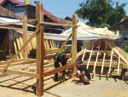 Keseharian Babinsa Desa Gampeng Koramil 0810/20 Ngluyu Selalu Membantu Warga
