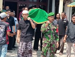 Bela Sungkawa Wujud Kebersamaan Babinsa Bagor Kulon Serka Suminto Bersama Masyarakat