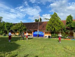 Memberikan Wawasan Kebangsaan Dan Cinta Tanah Air Sejak Dini, Babinsa Jadi Pembina Upacara di SDN 1 Jatikalen
