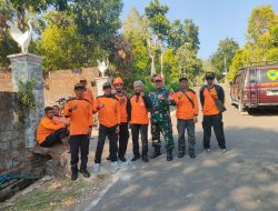 Babinsa Koramil 03 Loceret Bersama Tim Relawan Dari Berbagai Wilayah Melaksanakan Pencarian Orang Hilang Di Sekitaran Gunung Wilis