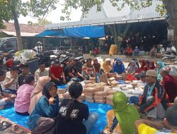 Marhaen-Handy Sapa Pedagang Bawang Merah di Pasar Sukomoro, Disambut Hangat oleh Ratusan Pedagang