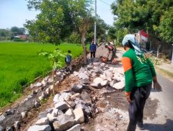 Tingkatkan Infrastruktur Dan Cegah Erosi Babinsa Kerja Bakti Pembangunan Talud Jalan