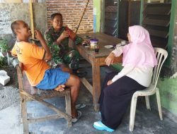 Mempererat Sinergitas Di Wilayah Binaan, Babinsa Koramil 02 Bagor Komsos Dengan Warga Binaan