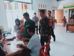 Pastikan Berjala Lancar dan Tepat Sasaran Babinsa Koramil 0810/02 Bagor Dampingi Penyaluran BLT-DD