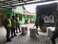 Koramil Kertosono Bersama Polsek Pastikan Pendistribusian Logistik dari KPU Nganjuk ke PPK Kertosono Aman