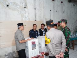 Malam Hari Pastikan Logistik Pilkada Terdistribusi Dandim Nganjuk Bersama Forkopimda Keliling TPS