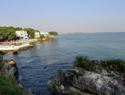 6 Rekomendasi Pantai di Lamongan, Jawa Timur untuk Liburan Bersama Teman
