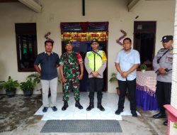 Babinsa Koramil 0810/15 Rejoso Bersinergi Amankan Ibadah Perayaan Natal GMI Anugerah Kec. Rejoso